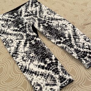 Victoria’s Secret Sport yoga pants, bold print, polyester blend, M